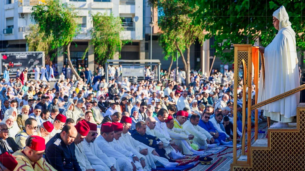 والي جهة طنجة تطوان الحسيمة يونس التازي يتقدم المصلين في صلاة عيد الأضحى بطنجة