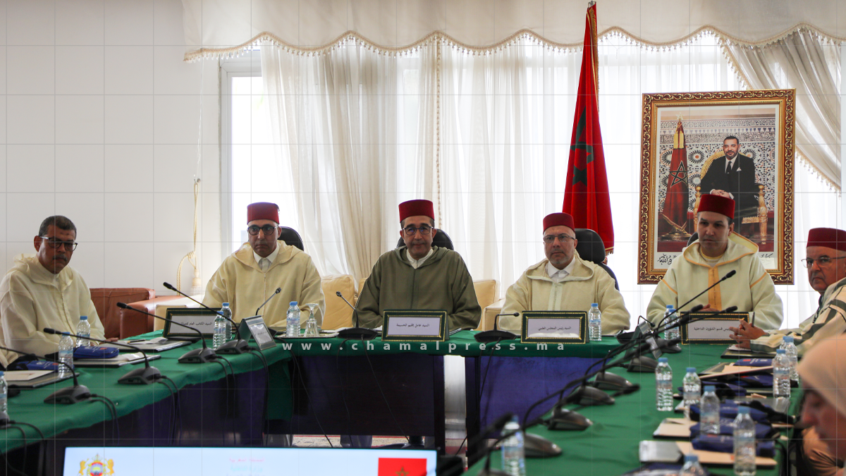 عامل إقليم الحسيمة يودّع حجاج الإقليم ويوجه رسائل الانضباط والتمثيل المشرف في الديار المقدسة (صور)